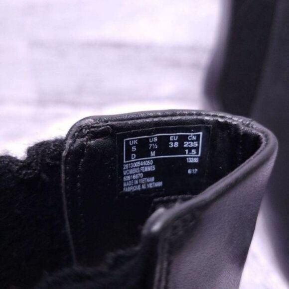 Clarks Heeled Block Heel Pull on Chelsea Leather Ankle Boot Black Women's sz 7.5 - Picture 5 of 9